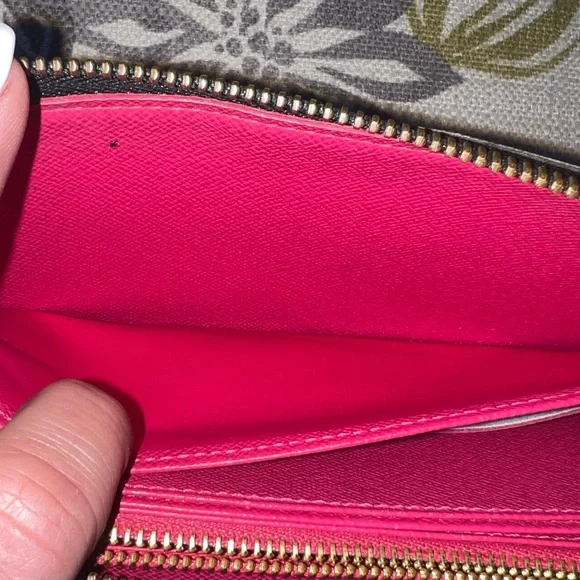 Louis Vuitton Black Multicolor Monogram Wallet. - Picture 8 of 15